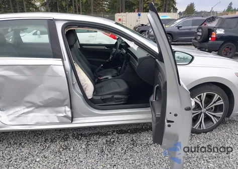 2021 Volkswagen Passat 2.0T Se z USA, uszkodzony, nr VIN 1VWSA7A30MC008155